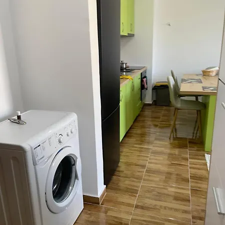 In The Center Of The 6 Minutes Walk From The Appartement *