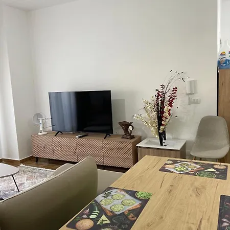 In The Center Of The 6 Minutes Walk From The Appartement