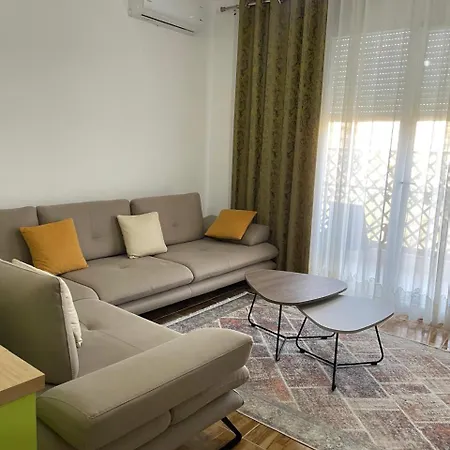 In The Center Of The 6 Minutes Walk From The Appartement Himarë