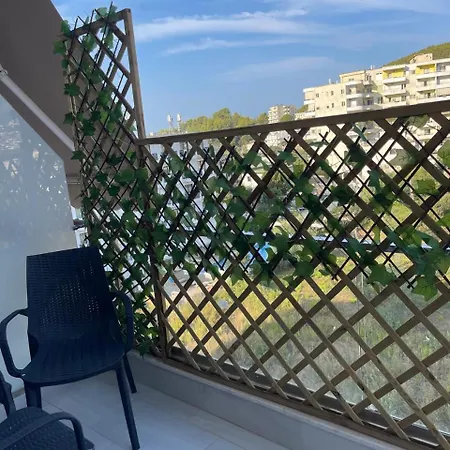 In The Center Of The 6 Minutes Walk From The Himarë