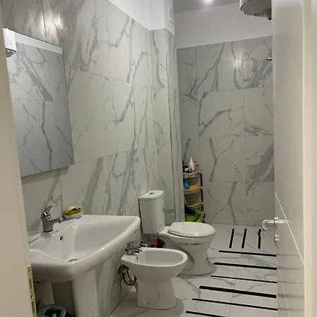 In The Center Of The 6 Minutes Walk From The Apartment *