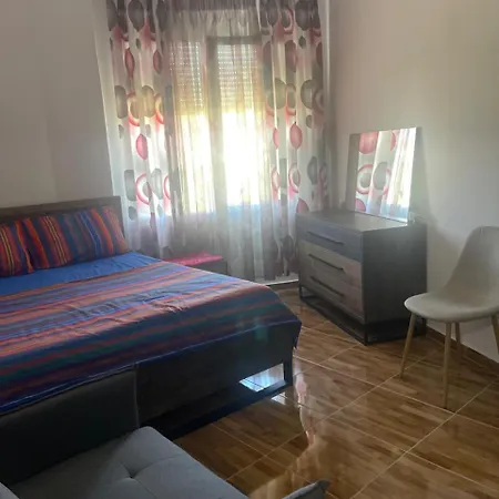 In The Center Of The 6 Minutes Walk From The