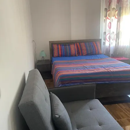 In The Center Of The 6 Minutes Walk From The