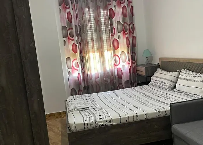 In The Center Of The 6 Minutes Walk From The